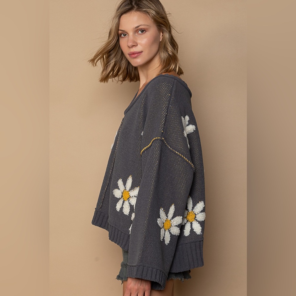 #163 New! Pol Oversized Flower Sweater Front/Back - Picture 2 of 4